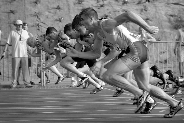 Photo by Pixabay: https://www.pexels.com/photo/athletes-running-on-track-and-field-oval-in-grayscale-photography-34514/